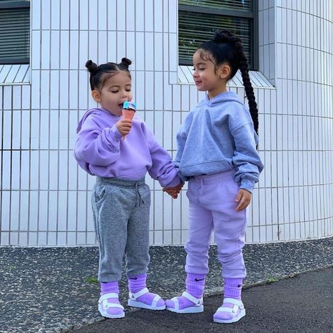 Bestie Outfits, Kids Ootd, Mommy And Son, Kids Sandals, Baby Family, Cute Outfits For Kids, Kids' Fashion, Toddler Fashion, Little Sisters