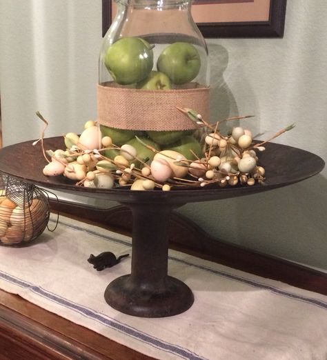 Farmhouse style--vintage plow disc and metal spool (I think also from a plow) repurposed to a decorative cake stand and ready for Easter! Plow Disc Ideas, Disc Ideas, Rusty Junk, Recycle Projects, Repurposed Junk, Recycled Stuff, Cake Stand Decor, Rusty Garden, Welding Ideas