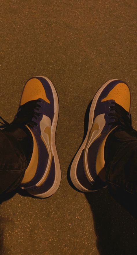 Lakers Jordan 1 Outfit, Lakers Outfit, Jordan 1 Outfit, Aesthetic Vibes, Jordan Shoes, Jordan 1, Vision Board, Sneakers Nike, Jordan