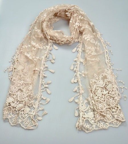 Beautiful to wear with a really casual country look; jeans and tee w/cowboy boots and a brown duster. White Lace Scarf, Fabric Flower Necklace, Shirt Makeover, Shabby Chic Clothes, Lace Crafts, Fabric Scarf, Pretty Scarves, Neck Accessories, Amazing Lace