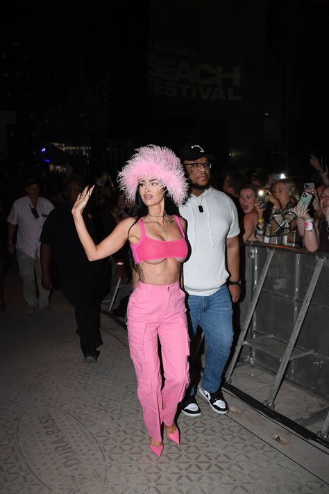 The Best Celebrity Style Moments From Miami Art Basel | Vogue Miami Street Style, Cardi B Photos, Kylie Jenner Photos, Jenner Photos, Rihanna Photos, Kardashian Photos, Art Basel Miami, Miami Art, Art Basel