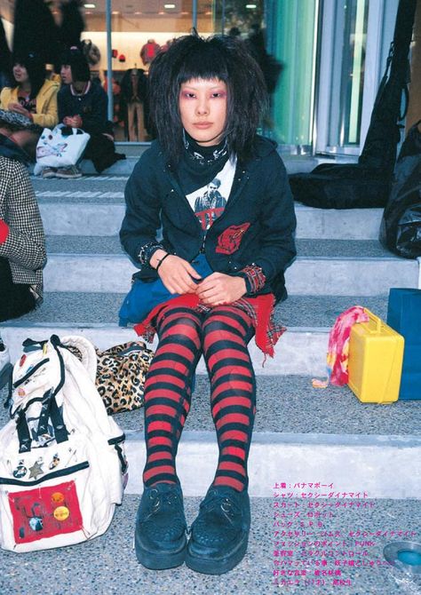 Fruits Magazine Inspired Outfits, Harujuku Grunge, 90s Japanese Street Fashion, Japanese Punk Fashion Harajuku Style, Harajuku Fashion Magazine, Harajuku Fruits Magazine, East Asian Fashion, Harajuku Tokyo, Fruits Magazine