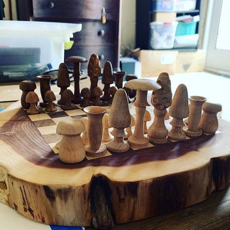 Mushroom Chess, Wood Art Projects, Brown Mushroom, Chess Sets, Wooden Chess, Chess Pieces, Chess Set, Wood Turning, Chess Board