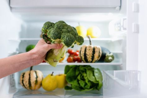 How Long Does Broccoli Last In the Fridge? Cooking Broccoli, How To Cook Broccoli, Food Facts, Wall Street Journal, Food Network, Wall Street, Food Network Recipes, Broccoli