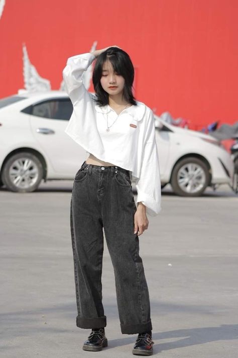 Petite Tomboy Fashion, Girly Tomboy Outfits, Petite Girl Outfits, Desired Appearance, Short Girl Fashion, Tomboy Outfits, Poses Reference, Tomboy Fashion, Korean Outfits