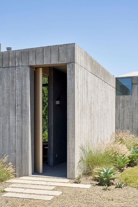 Concrete House Exterior, Concrete Houses, Concrete Facade, Concrete Architecture, Concrete Home, Architecture Wallpaper, Exposed Concrete, Concrete House, California Design