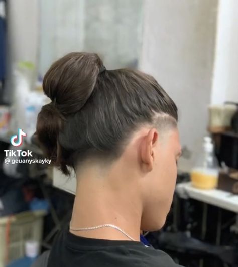 Low Taper Fade Man Bun, Long Hair And Undercut, Low Undercut Women, Undercut Fade Women, Undercut Long Hair Design, Small Undercut, Undercuts For Women, Long Slicked Back Hair, Taper Fade Long Hair