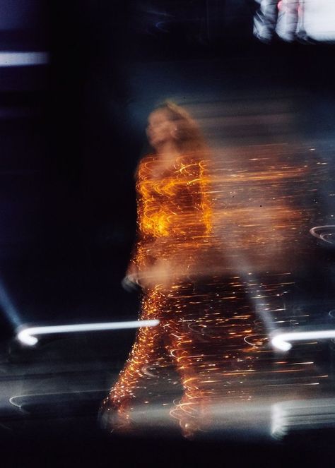 Blurry Photos Aesthetic, Beyoncé Wallpaper, Queen Bee Beyonce, Beyonce Knowles Carter, Beyoncé Giselle Knowles-carter, Beyoncé Giselle Knowles, Beyonce And Jay Z, Beyonce Queen, Experimental Photography