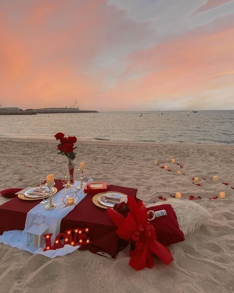 AURA | DUBAI EVENT PLANNERS on Instagram: “The winter is around the corner and love in the air 🥰 Our ultimate romantic setup is here 🌹 Take your loved one out on a romantic date…” Beach Romantic Date, On A Date, Aura Dubai, Romantic Surprise For Boyfriend, Date By The Beach, Date Setup, Anniversary Date Ideas, Romantic Beach Picnic, 28th Wedding Anniversary