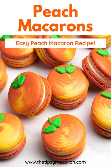 peach macarons Fast Baking Recipes, Mango Macarons Recipe, Peach Macaroons Recipe, Macaron Flavors Ideas, Fall Macaron Flavors, Peach Cobbler Macarons, Peach Macaron Recipe, Boozy Macarons, Popular Macaron Flavors