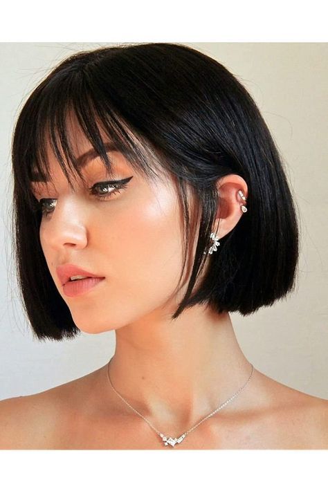 Shaggy Bob Hairstyles, Easy Short Haircuts, Chic Bob, Cute Bangs, Hair Color Caramel, Romantic Hairstyles, Bob Haircut With Bangs, Haircut Designs, Boys With Curly Hair