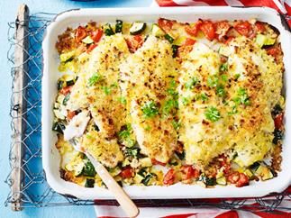 Fish Tray Bake, Baked Fennel, Curried Chicken, Broccoli Bake, Seafood Menu, Chicken Cauliflower, Tray Bake Recipes, Tray Bake, Healthy Family Dinners