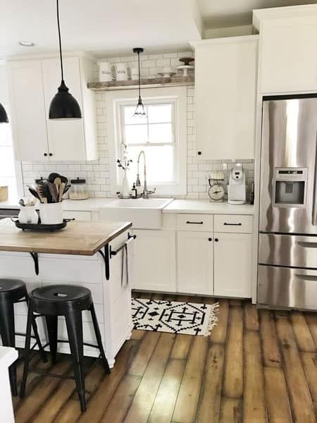 Great Ideas That Make Your Small Farmhouse Kitchen Modern and Beautiful - LightLady Studio Dapur Rustic, Model Dapur, Farmhouse Kitchen Remodel, Kabinet Dapur, Fall Home Tour, Remodel Inspiration, Inspiration Kitchen, Farmhouse Kitchen Design, Modern Farmhouse Kitchens