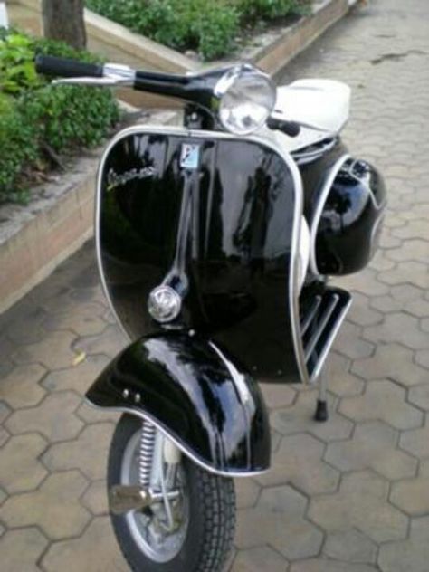 Black retro Vespa Vespa Black, Black Vespa, Vespa Special, Vespa Vbb, Vespa Motorcycle, Classic Scooter, Custom Vespa, Vespa Ape, Retro Vespa