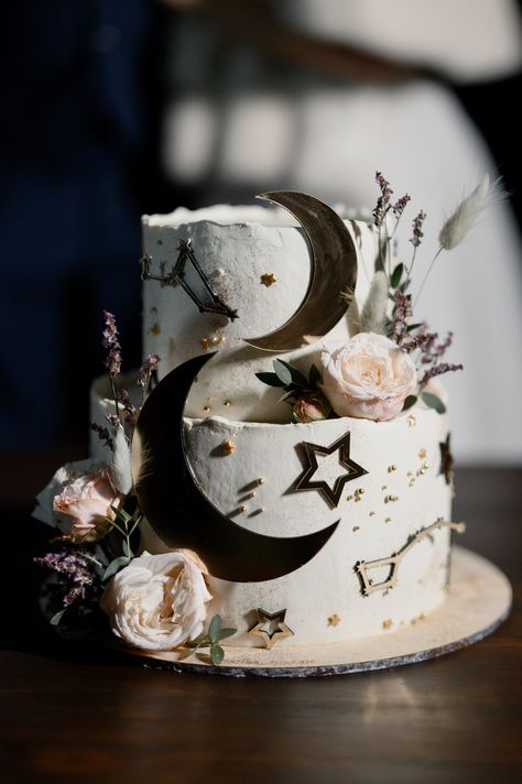 Witchy Wedding Cake Toppers, Sun And Moon Wedding Cake, Starry Wedding Cake, Witchy Wedding Cake, Stars Wedding Cake, Celestial Wedding Cake, Fantasy Wedding Cake, Moon Wedding Cake, Celestial Cake