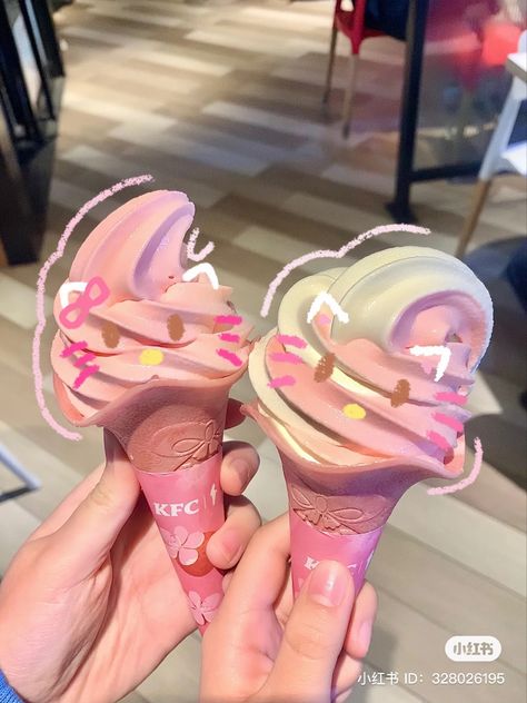 Ice Cream Pictures, Chinese Snacks, Colorful Desserts, Yummy Ice Cream, Kawaii Cooking, Asian Snacks, Cream Aesthetic, Doodle On Photo, Foto Ideas Instagram