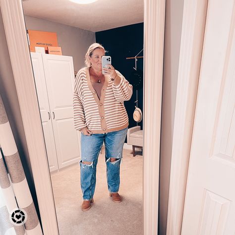 Strip Cardigan Outfit, Plus Size Straight Leg Jeans Outfits, Stripe Cardigan Outfit, Bodysuit Style, Straight Leg Jeans Outfits, Plus Size Winter Outfits, Plus Size Fall Outfit, Stripe Cardigan, Fall Boots