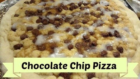 Chocolate Chip Pizza Recipe, Chocolate Chip Deserts, Chocolate Chip Pizza, Non Chocolate Desserts, Desserts With Chocolate Chips, Chocolate Pizza, Tasty Tuesday, Easy Chocolate Desserts, Cookie Cakes