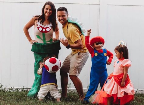 Family Mario Costumes Group Halloween, Yoshi Womens Costume, Mario Brothers Family Costumes Diy, Mario Theme Halloween Costume, Super Mario Toad Costume, Mario Brothers Halloween Family, Mario Bros Halloween Costumes Family, Family Super Mario Costumes, Super Mario Bros Costumes Family