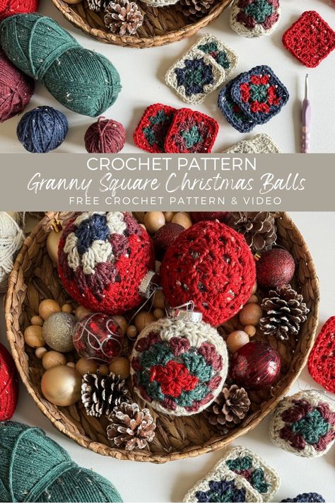 Create a charming Christmas Ornament with granny squares! Craft rustic and vintage cover clear plastic Christmas balls with the help of our tutorial and crochet pattern. You'll be sure to impress! Crochet Christmas Ornaments Free Pattern Granny Squares, Crochet Ornament Balls, Crochet Ornament Cover, Crochet Christmas Balls Pattern Free, Christmas Ball Crochet, Granny Square Christmas, Christmas Ornament Crochet, Ornament Crochet Pattern, Granny Christmas