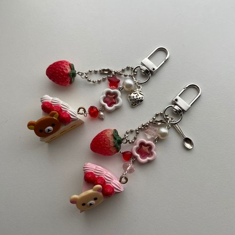 Rilakkuma Keychain, Keychains Ideas, Matching Keychains, Bead Charms Diy, Phone Charms, Jewelry Accessories Ideas, Handmade Wire Jewelry, Cute Keychain, Cute Little Things