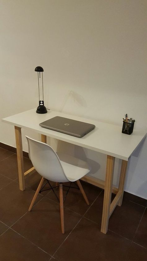 Laptop Table For Bedroom, Simple Study Table For Small Room, Diy Small Desk, Small Study Table, Study Room Furniture, Small Room Makeover, Diy Desk Plans, Bedroom Ideas For Small Rooms Cozy, Beds For Small Spaces