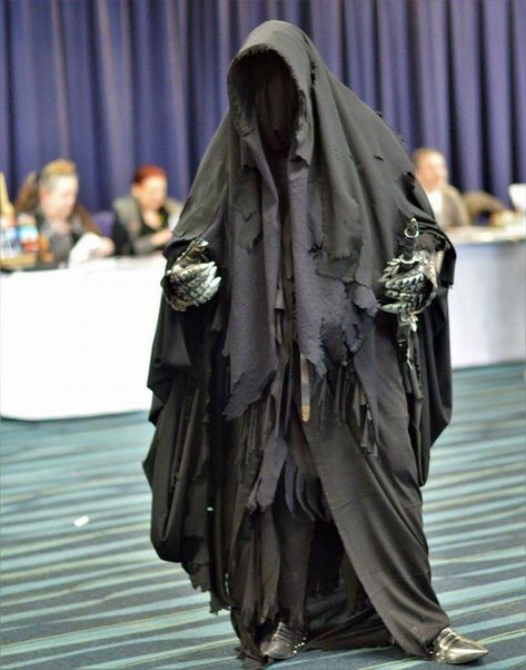 Nazgul at Bolton Comic Con Nazgul Cosplay, Silent Hill Art, Witch King Of Angmar, Halloween Costumes 2022, Medieval Cloak, Comic Clothes, Post Apo, Hallowen Ideas, Cosplay Tutorial