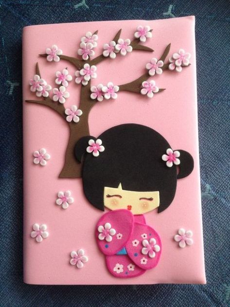 Ideas para forrar cuadernos con foamy - Dale Detalles File Decoration Ideas, Book Cover Diy, Notebook Cover Design, Decorate Notebook, Kokeshi Dolls, Foam Crafts, Paper Doll, School Crafts, Felt Crafts