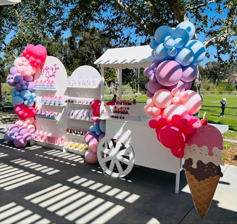 Dessert Cart Decor, Dessert Backdrop Ideas, Dessert Corner Ideas, Candy Corner Ideas Birthday Parties, Candy Giveaway Ideas, Candy Stand Ideas, Diy Dessert Cart, Backdrop With Shelves, Candy Cart Ideas