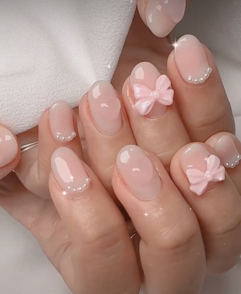 Short Nail Designs Coquette, Coquette Gel Nails, Pink Nails Inspo Short, Coquette Short Nails, Short Nail Inspo Pink, Pink And White Short Nails, Short Coquette Nails, Coquette Nails Short, Pink Nails With Bow