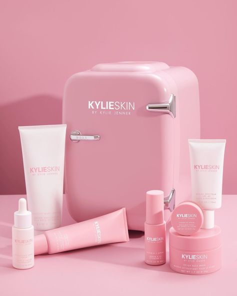 Kylie Jenner Skin Care, Maquillaje Kylie Jenner, Rangement Makeup, Trajes Kylie Jenner, Kylie Makeup, Kylie Baby, Kylie Skin, Jenner Makeup, Eco Friendly Beauty