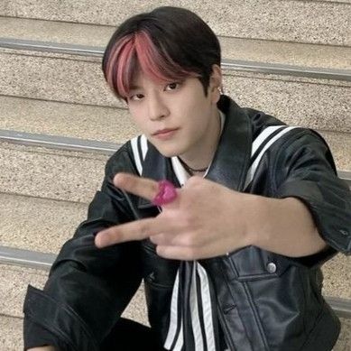 skz stray kids seungmin pink hair lq icon Cherry Chapstick, Baby Icon, Korean Pop Idol, Hair Icon, Iphone Wallpaper Quotes Love, Stray Kids Seungmin, Love My Husband, Kids Icon, Homeless Children