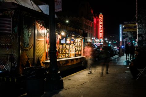 Uptown Oakland: between Cafe Van Kleef, the Uptown Nightclub, and the neon lights of the Fox Theater. Locals know that the real late-night party takes place right on the sidewalk, in front of a humble food truck hawking shawarma and falafel until 3am.  “People come here after the bar, and they tell us, ‘Your music is better than the bar,’” said Elsayed Elhamaki, who co-owns food truck Shrimp Falafel Mix with his brother-in-law, Mamdoho Hassan. Food Truck Aesthetic Night, Cafe Van, Falafel Mix, Fox Theater, Late Night Food, California Food, Opening A Restaurant, Taco Truck, Best Dj