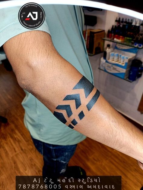 Arrow Band Tattoo Design, Tattoo Arrow, Tattoo Band, Armband Tattoos, Band Tattoo Designs, Life Crisis, Arrow Tattoos, Best Pose For Photoshoot, Band Tattoo