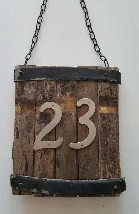 Rustic House Number Sign 23 Diy Address Sign, Rustic House Numbers, House Number Ideas, Rustic Diy Projects, Number Ideas, Diy Outdoor Decor, House Number Sign, Number Sign, Diy House Projects