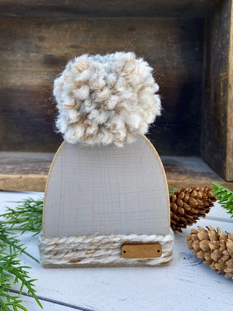 Craft Crate Wooden Winter Hats, Wood Craft Fair Ideas To Sell, Christmas Crafts For Craft Shows, Winter Craft Projects For Adults, Farmhouse Christmas Crafts To Sell, Winter Wooden Crafts, Winter Wood Crafts To Sell, Wooden Mittens Wood Crafts, Wood Circle Crafts Diy