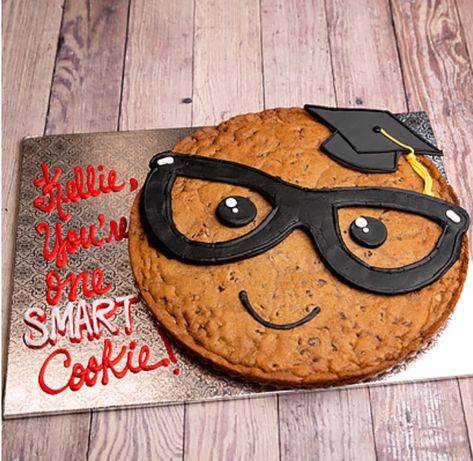 Graduation Brownies Ideas, Giant Cookie Decoration Ideas, Graduation Cookie Cake, Graduation Sheet Cakes, Homeschool Graduation, Kindergarden Graduation, Message Cookies, Graduation Cake Designs, Big Cookies