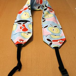 Diy Camera Strap Cover, Camera Strap Pattern, Camera Strap Tutorial, Diy Camera Strap, Pocket Camera, Diy Camera, Cute Camera, Sewing Machine Cover, Trendy Sewing