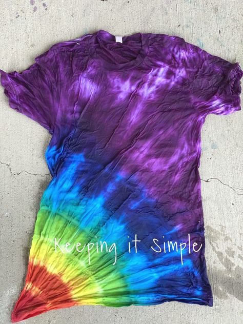 Tips and Tricks on How to Tie Dye Shirts • Keeping it Simple How To Tie Dye Shirts, Tie Dye Tips, Tulip Tie Dye, Dye Clothes, Tie Dye Shirts Patterns, Diy Tie Dye Techniques, Diy Tie Dye Designs, Tie Dye Patterns Diy, Dyed Tips