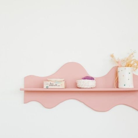 Transform Any Old Shelf With This Wavy Trend Wavy Shelf, Cubby Wall Shelf, Half Painted Walls, Jigsaw Projects, Curved Furniture, Dopamine Decor, Future Room, Trendy Diy, Diy Wall Shelves