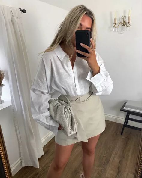 Short Wrap Skirt Outfit, Mini Wrap Skirt Outfit, Wrap Skirt Outfit Summer, Linen Skirt Outfit, Casual Sunday Outfit, Wrap Skirt Outfit, Mini Skirts Outfits Summer, Short Wrap Skirt, Skirt Outfit Summer