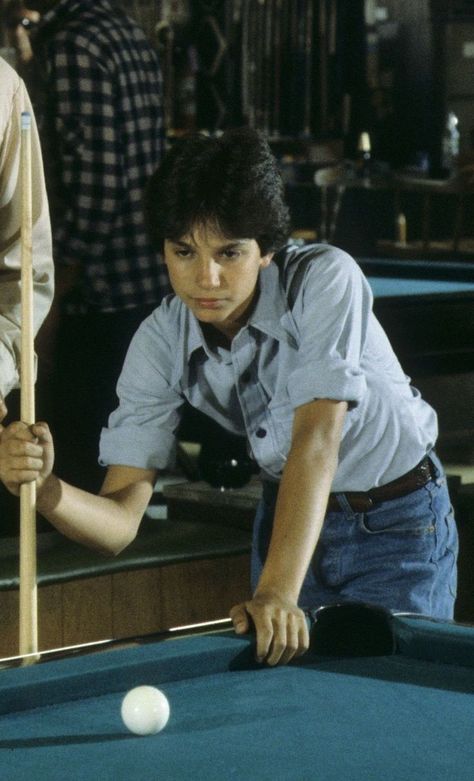 Johnny Cade Icons, Daniel Karate Kid, Ralph Macchio The Outsiders, 80’s Men, Wall To Wall Carpet, Johnny Cade, 80s Actors, Daniel Larusso, 90s Actors