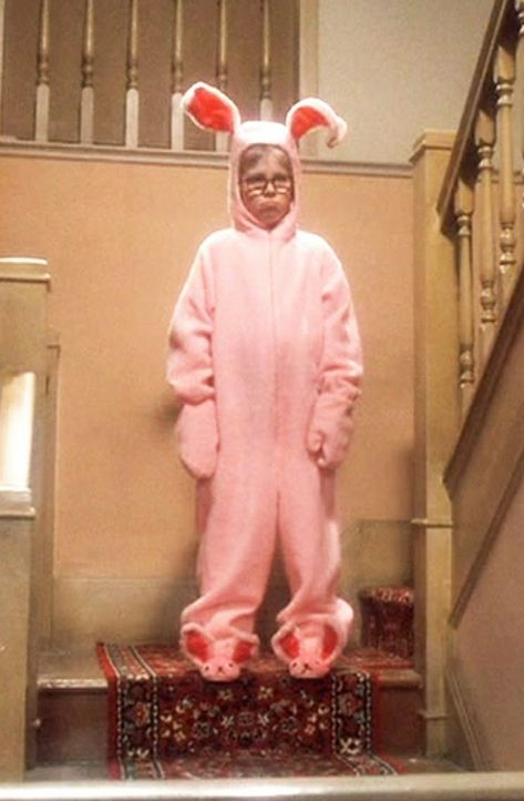 A Christmas Story. "You look like a deranged Easter Bunny." Dallas Cowboys Memes, Cowboys Memes, Funny Christmas Jokes, Nfl Funny, Sewing Humor, Sewing Quotes, Football Jokes, Easy Handmade Gifts, Christmas Jokes