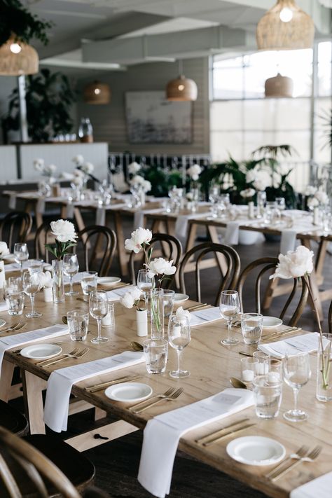 Wedding Minimal, Minimal Table, Reception Table Decorations, White Wedding Theme, Albert Park, Table Setting Decor, Modern Minimalist Wedding, Wedding Table Flowers, Wedding Table Decorations