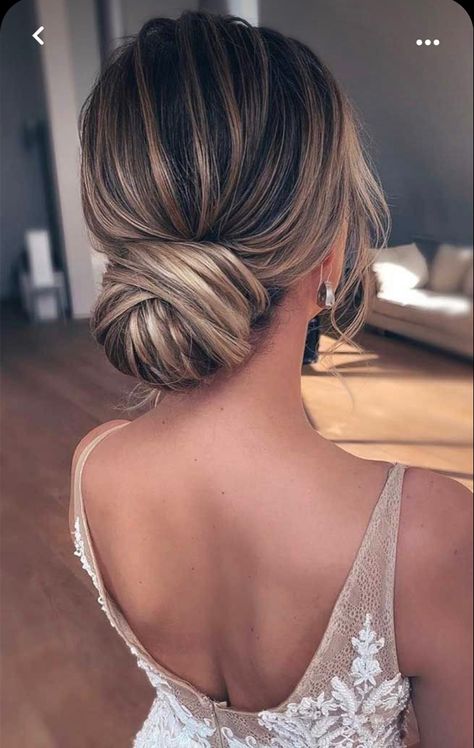 Low Sleek Bun, Hair Plait, Bride Hairstyles Updo, Gorgeous Wedding Hairstyles, Plait Styles, Updo Easy, Chic Updo, Hairstyles Anime, Hairstyles School