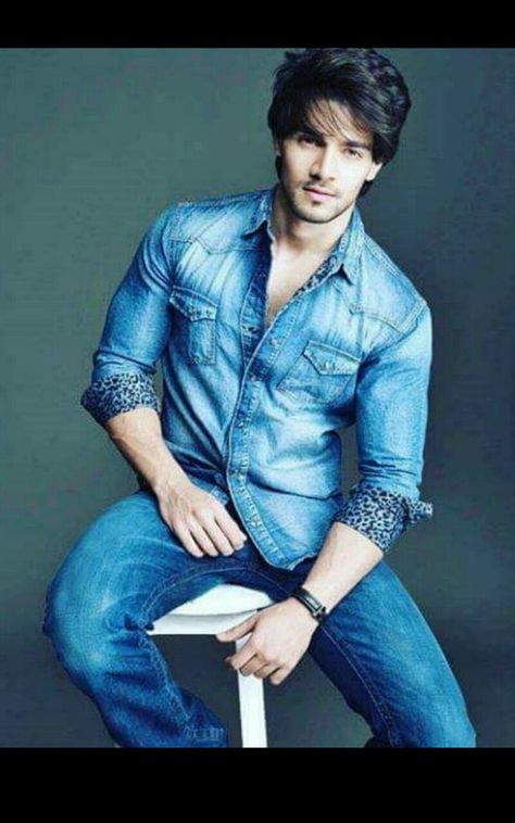 New Love Pic, Sooraj Pancholi, Suraj Pancholi, Heroes Actors, Indian Male Model, Fashion Models Men, Mens Smart Casual Outfits, Bollywood Hairstyles, Most Handsome Actors