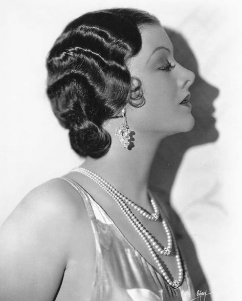 30s Hairstyles, 20s Hair, 1930s Hair, Radium Girls, 1920s Hair, Classic Hollywood Glamour, Patron Vintage, Perfect Face, Myrna Loy