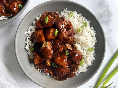 With a sticky, sweet and savory sauce and tender, juicy chicken, this Instant Pot teriyaki chicken makes a delicious and easy meal. Clean Eating Instant Pot Recipes, Instant Pot Teriyaki Chicken, Autumn Meals, Teriyaki Chicken Recipe, Paleo Meat Recipes, Chicken Teriyaki Recipe, Sauteed Zucchini, Inflammatory Diet, Sauteed Veggies