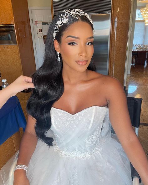 Black Bride Headpiece, Bridal Hair Down Black Women, Half Up Half Down Wedding Hair African American, Black Brides Hairstyles With Veil, Simply Wedding Hairstyle, Wavy Bride Hairstyles, Wedding Half Up Half Down Black Women, Black Bride Half Up Half Down Hair, Black Bride Hair Down