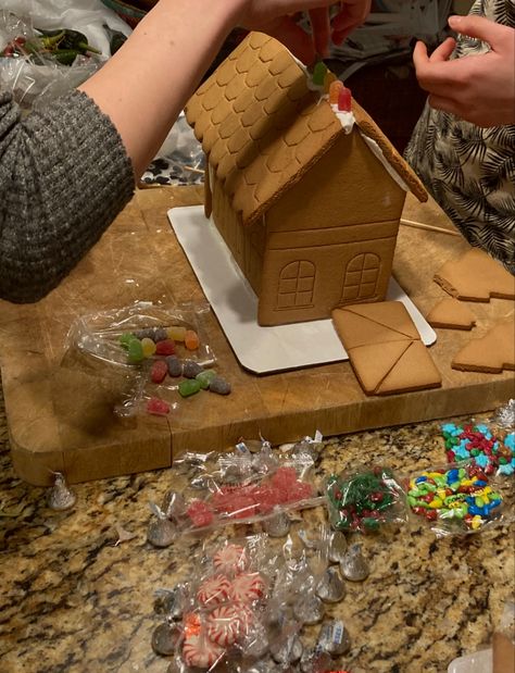 Gingerbread House Making Aesthetic, Making Gingerbread Houses Aesthetic, Couple Gingerbread House, Gingerbread House Date, Gingerbread House Aesthetic, Xmas Sleepover, Gingerbread House Pictures, Night Hangout, Christmas Best Friend